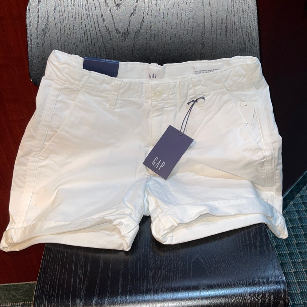 Gap girlfriend chino shorts
